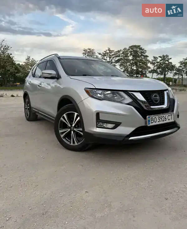 Внедорожник / Кроссовер Nissan Rogue 2017 в Хмельницком