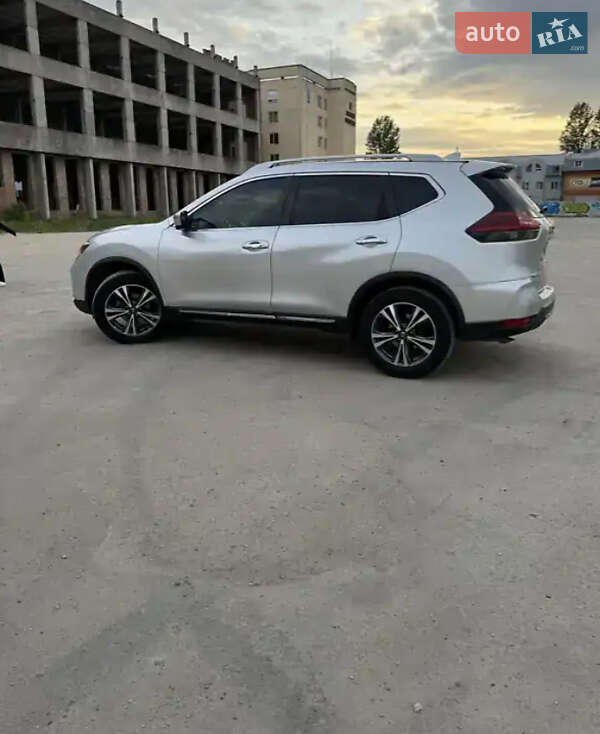 Внедорожник / Кроссовер Nissan Rogue 2017 в Хмельницком