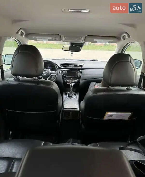 Внедорожник / Кроссовер Nissan Rogue 2017 в Хмельницком