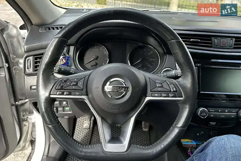 Внедорожник / Кроссовер Nissan Rogue 2017 в Хмельницком