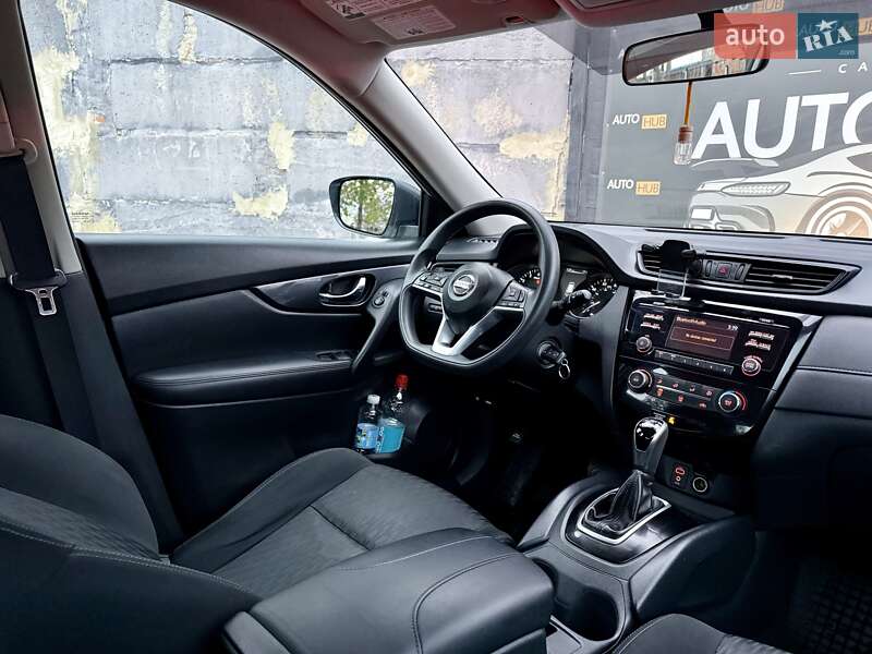 Внедорожник / Кроссовер Nissan Rogue 2016 в Харькове