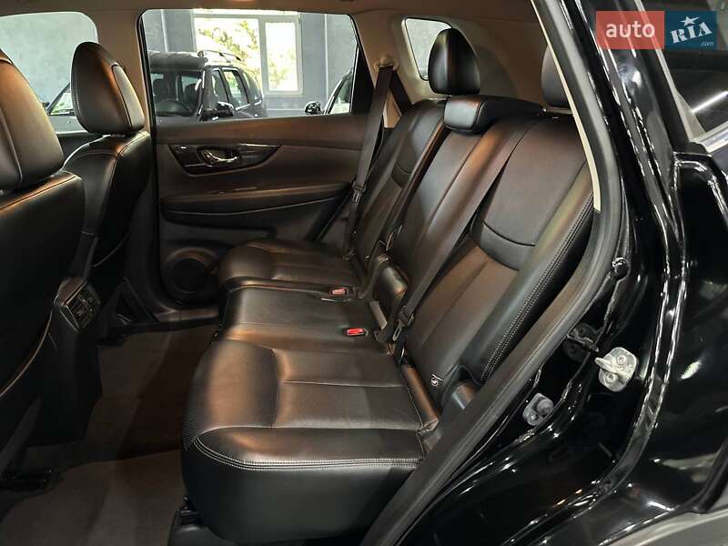 Внедорожник / Кроссовер Nissan Rogue 2017 в Каменском