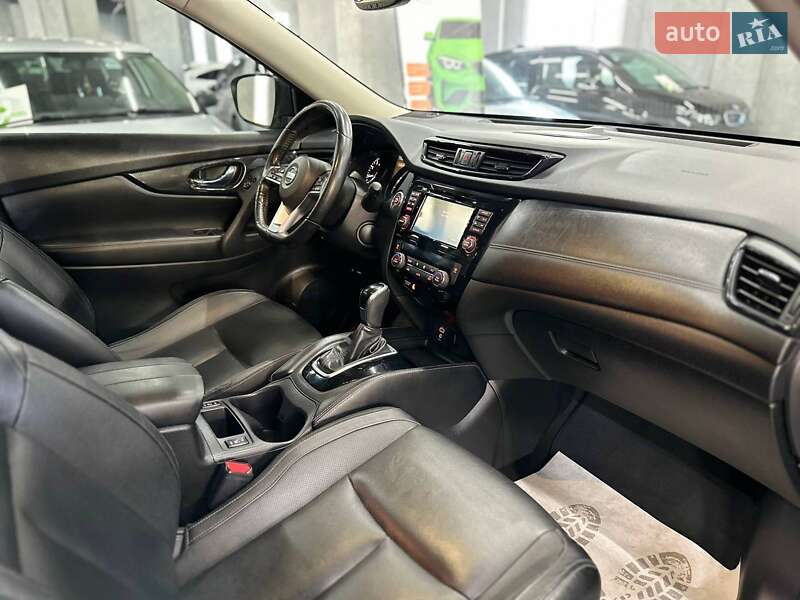 Внедорожник / Кроссовер Nissan Rogue 2017 в Каменском