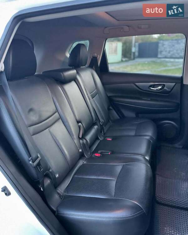 Внедорожник / Кроссовер Nissan Rogue 2015 в Львове