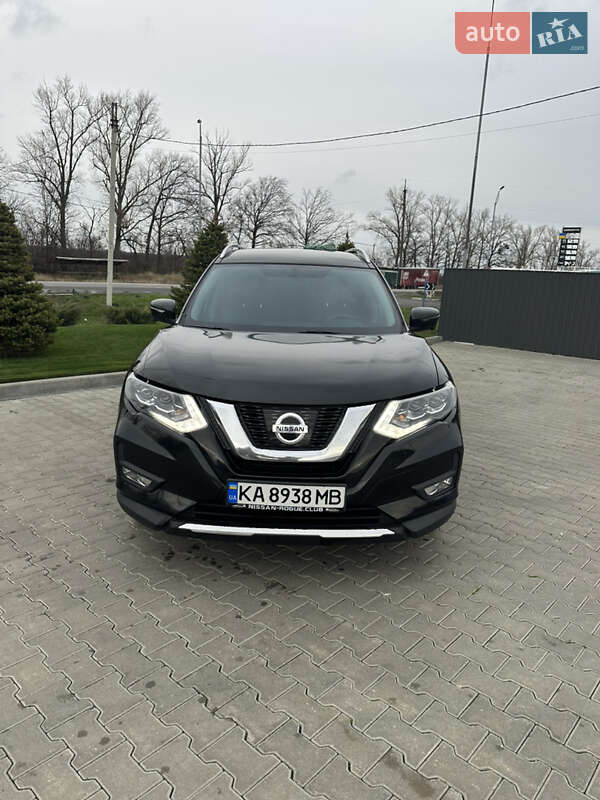 Внедорожник / Кроссовер Nissan Rogue 2017 в Киеве