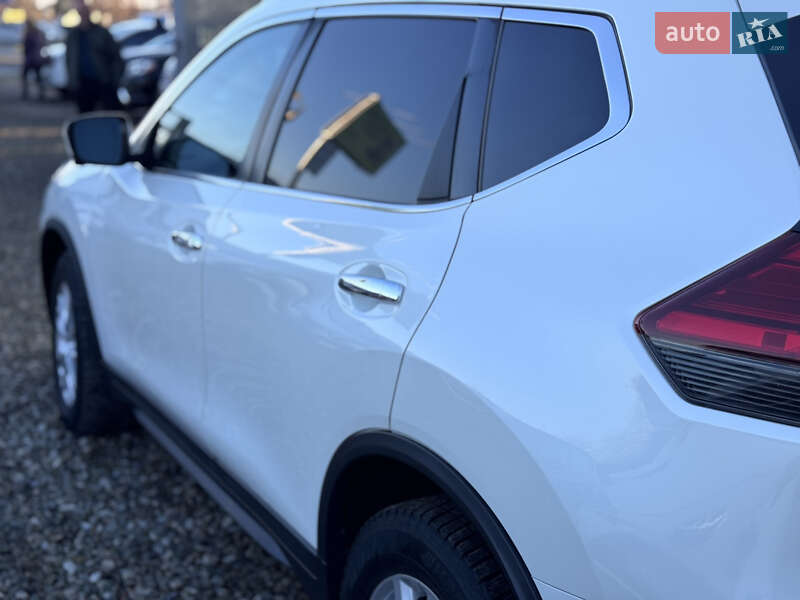 Внедорожник / Кроссовер Nissan Rogue 2017 в Ивано-Франковске