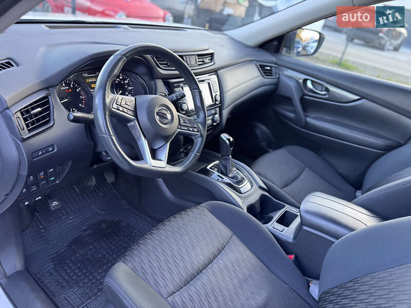 Внедорожник / Кроссовер Nissan Rogue 2017 в Ивано-Франковске