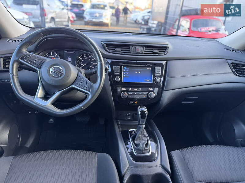 Внедорожник / Кроссовер Nissan Rogue 2017 в Ивано-Франковске