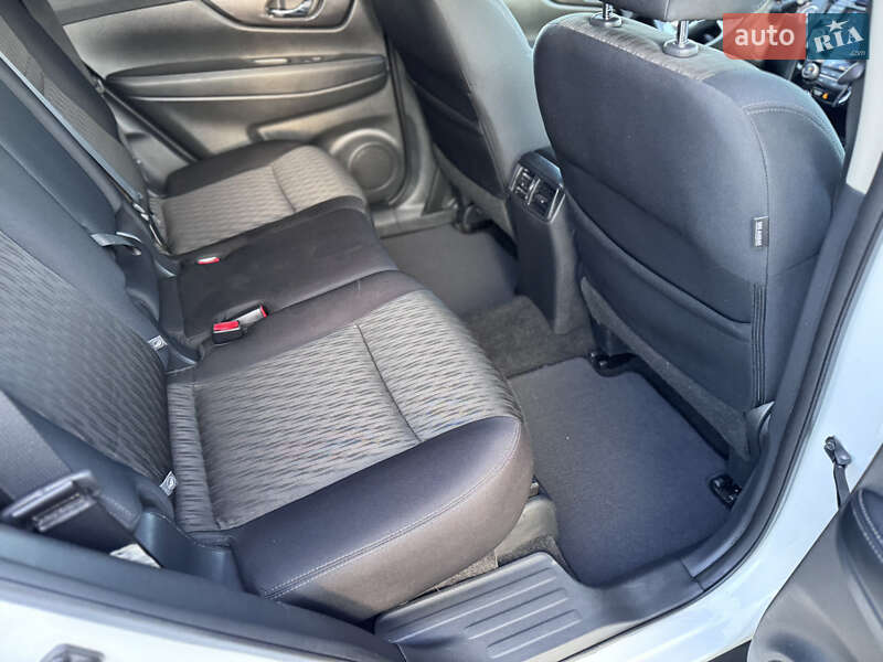 Внедорожник / Кроссовер Nissan Rogue 2017 в Ивано-Франковске