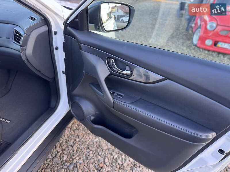 Внедорожник / Кроссовер Nissan Rogue 2017 в Ивано-Франковске