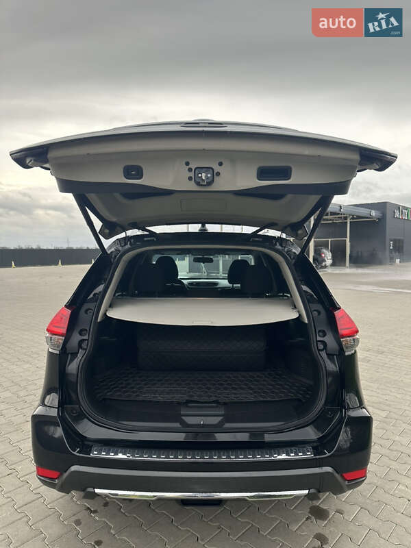 Внедорожник / Кроссовер Nissan Rogue 2017 в Киеве