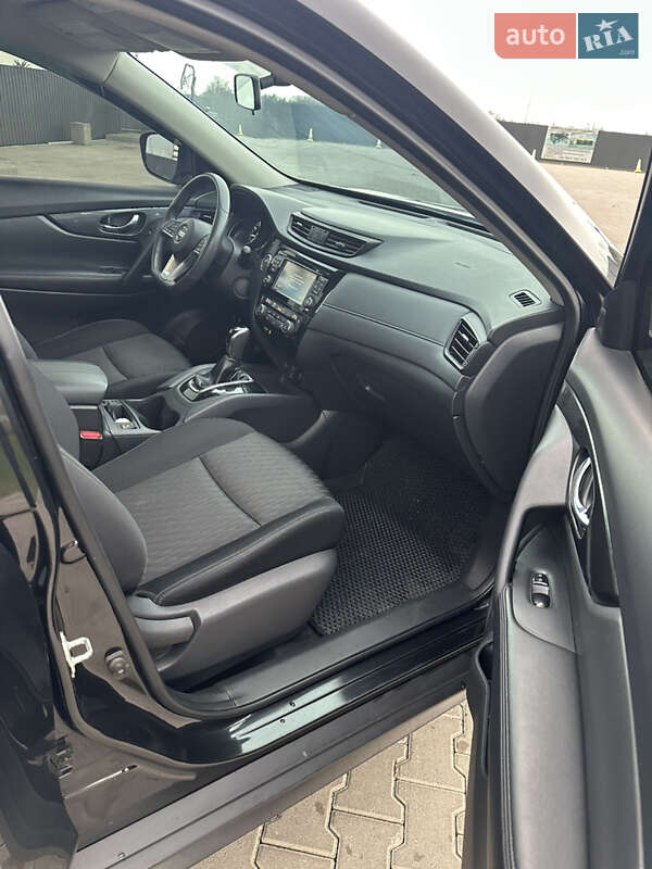 Внедорожник / Кроссовер Nissan Rogue 2017 в Киеве