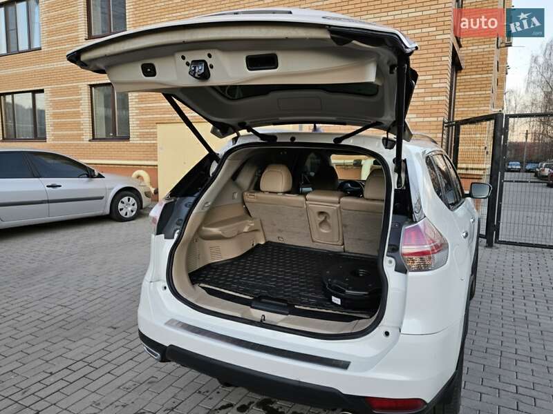 Внедорожник / Кроссовер Nissan Rogue 2015 в Житомире