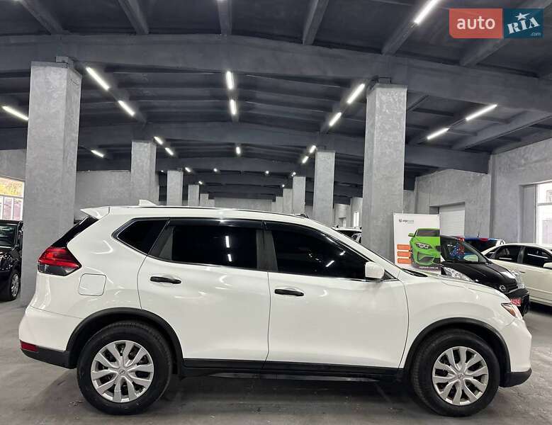 Внедорожник / Кроссовер Nissan Rogue 2017 в Каменском