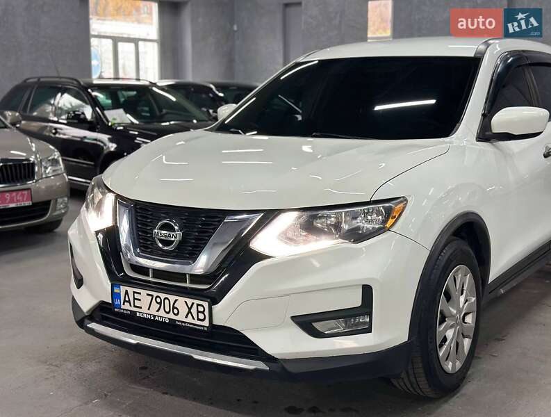 Внедорожник / Кроссовер Nissan Rogue 2017 в Каменском