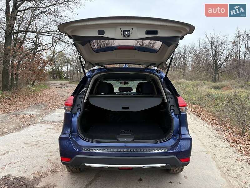 Внедорожник / Кроссовер Nissan Rogue 2016 в Черкассах