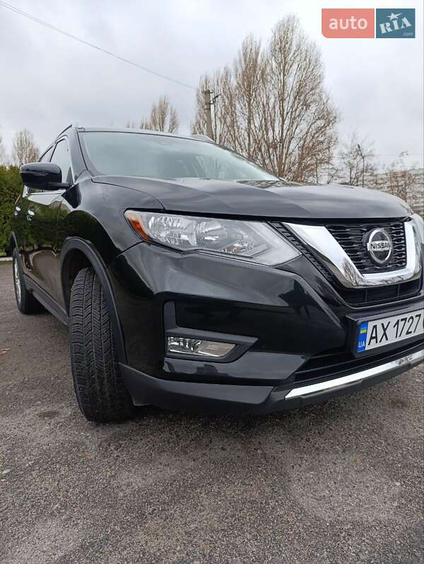 Внедорожник / Кроссовер Nissan Rogue 2019 в Змиеве