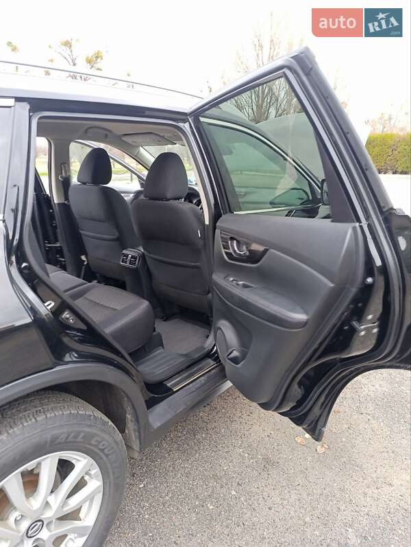 Внедорожник / Кроссовер Nissan Rogue 2019 в Змиеве