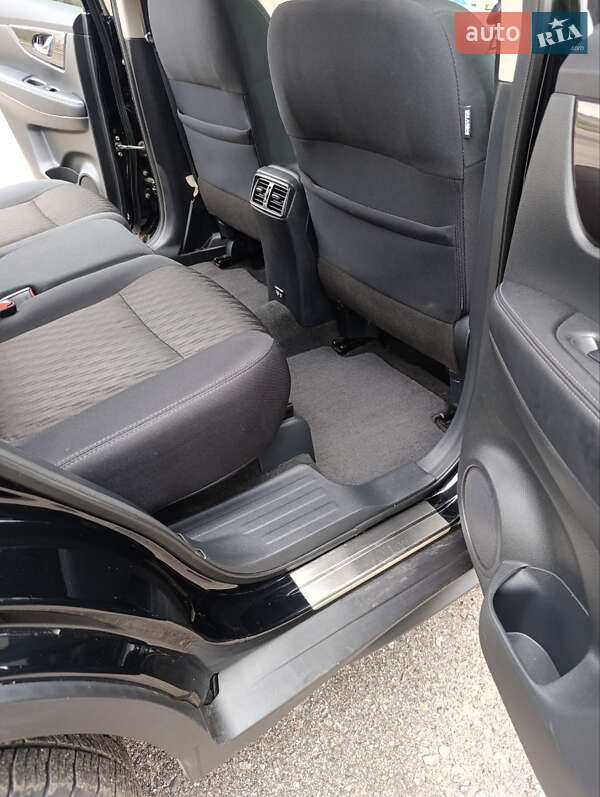 Внедорожник / Кроссовер Nissan Rogue 2019 в Змиеве