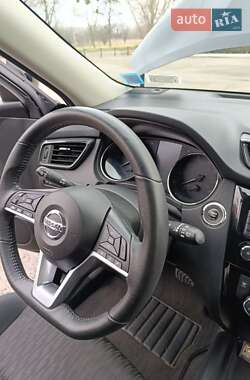 Внедорожник / Кроссовер Nissan Rogue 2019 в Змиеве