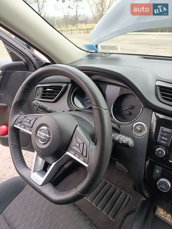 Внедорожник / Кроссовер Nissan Rogue 2019 в Змиеве