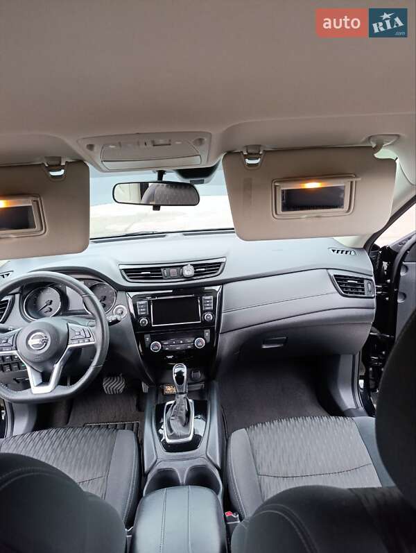 Внедорожник / Кроссовер Nissan Rogue 2019 в Змиеве