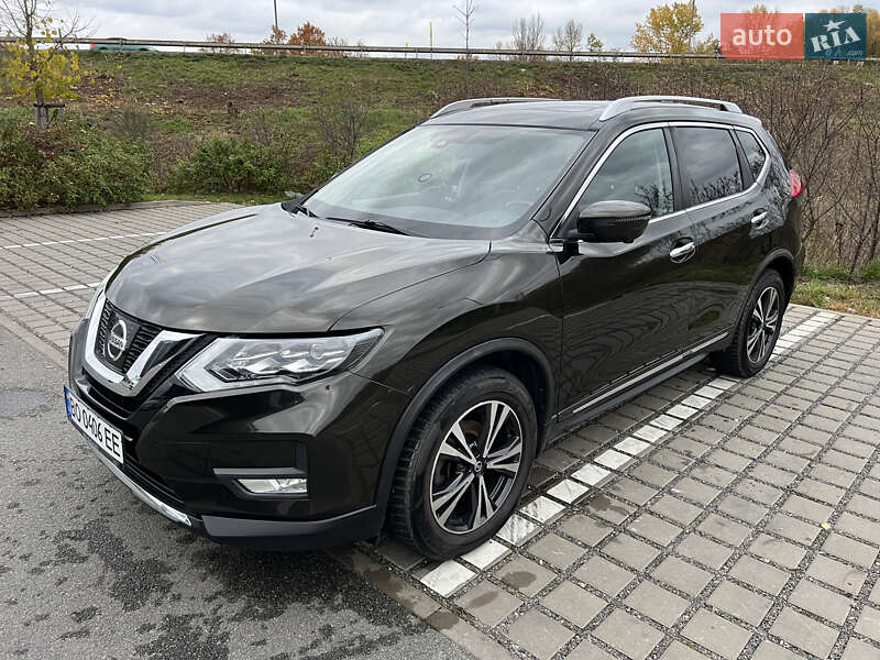 Внедорожник / Кроссовер Nissan Rogue 2017 в Тернополе