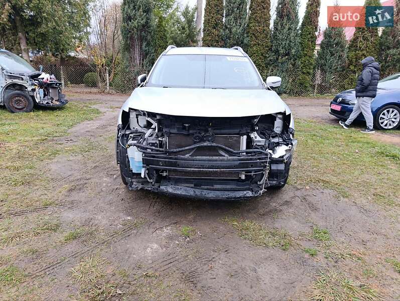 Внедорожник / Кроссовер Nissan Rogue 2017 в Луцке