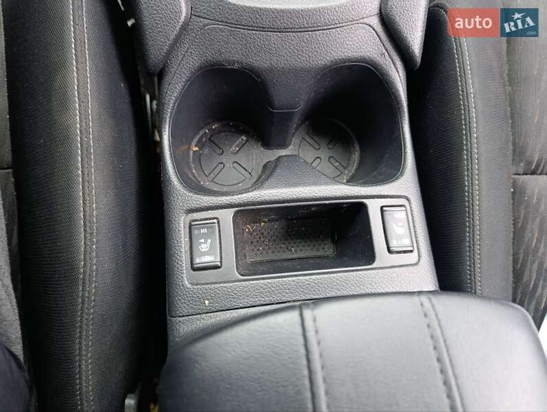 Внедорожник / Кроссовер Nissan Rogue 2017 в Луцке