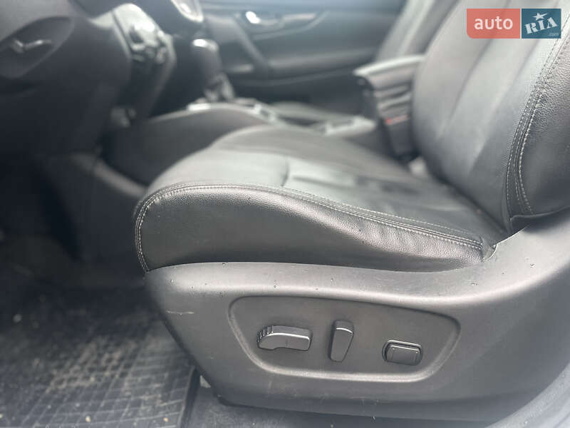 Внедорожник / Кроссовер Nissan Rogue 2017 в Лубнах