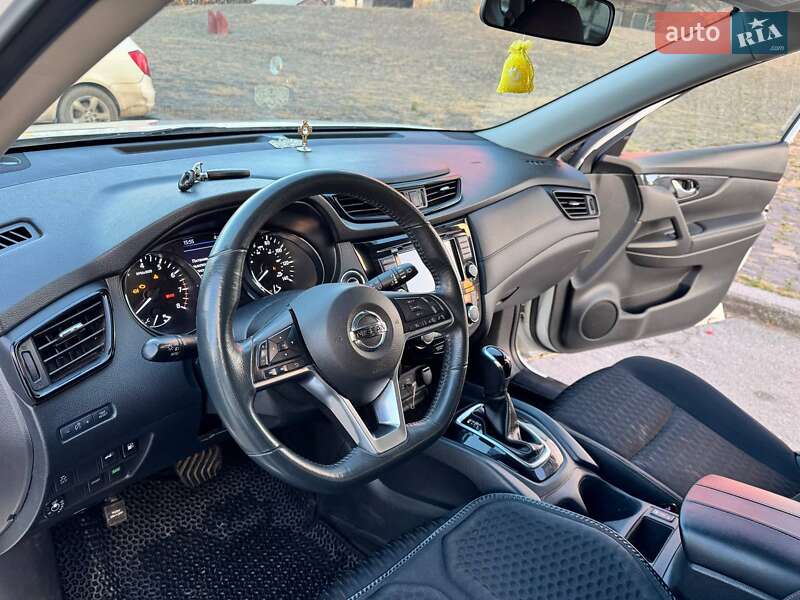 Внедорожник / Кроссовер Nissan Rogue 2017 в Шепетовке