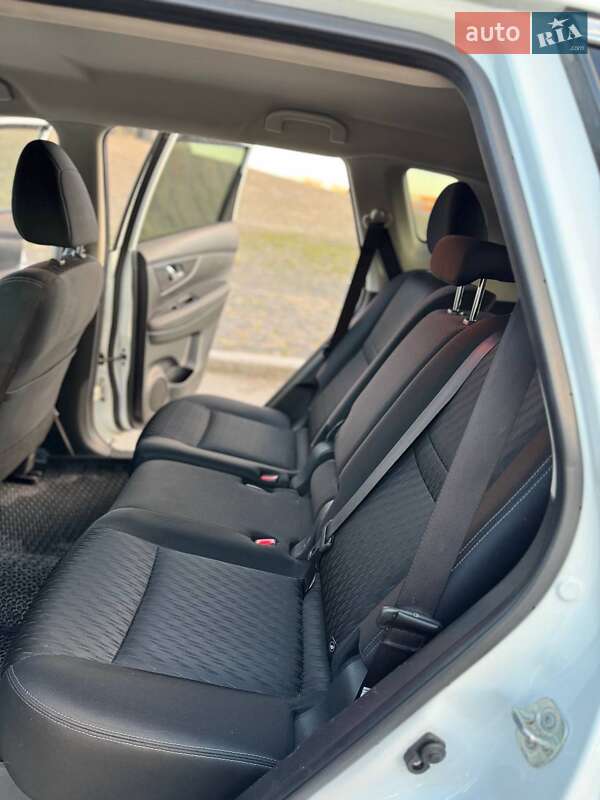 Внедорожник / Кроссовер Nissan Rogue 2017 в Шепетовке