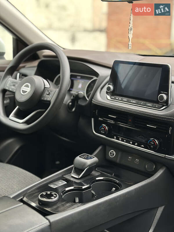 Внедорожник / Кроссовер Nissan Rogue 2021 в Киеве