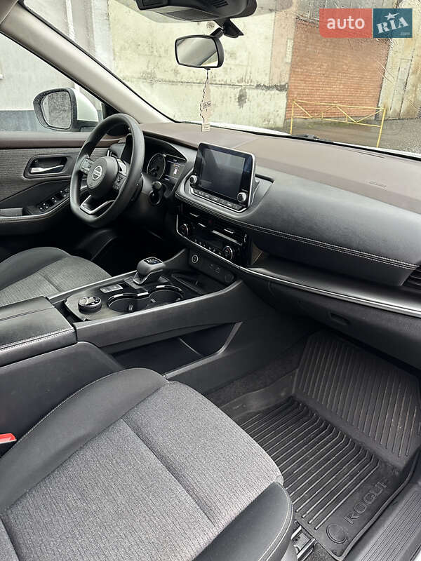 Внедорожник / Кроссовер Nissan Rogue 2021 в Киеве