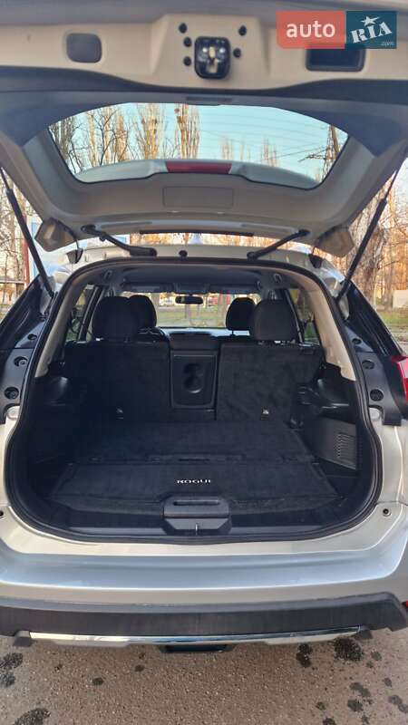 Внедорожник / Кроссовер Nissan Rogue 2017 в Николаеве