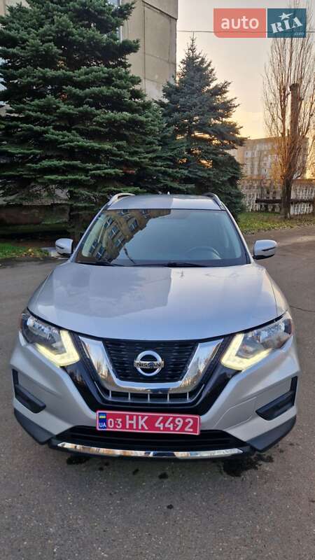 Внедорожник / Кроссовер Nissan Rogue 2017 в Николаеве