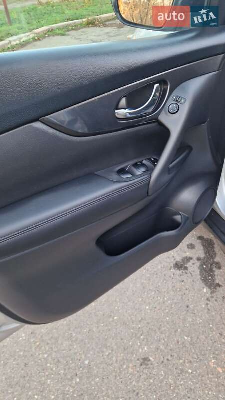 Внедорожник / Кроссовер Nissan Rogue 2017 в Николаеве