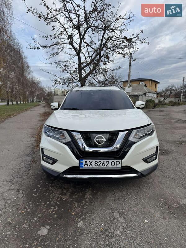 Внедорожник / Кроссовер Nissan Rogue 2017 в Харькове