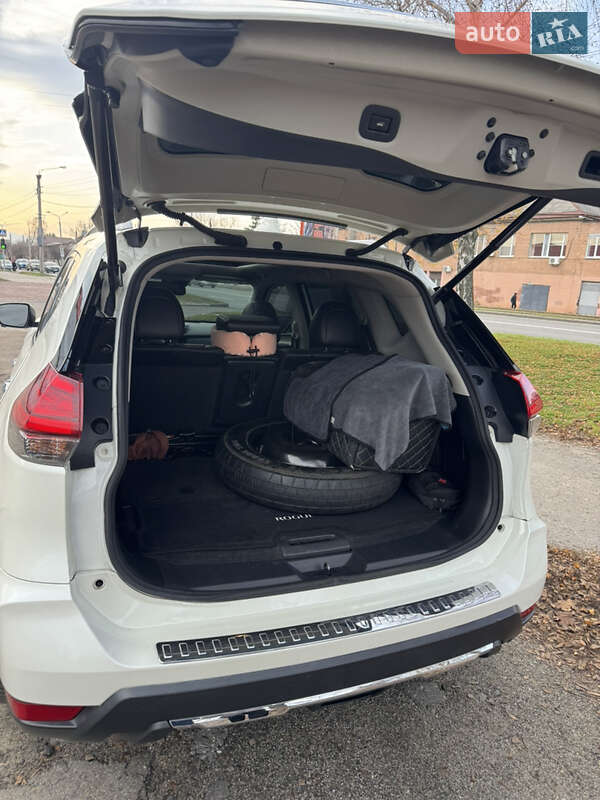 Внедорожник / Кроссовер Nissan Rogue 2017 в Харькове