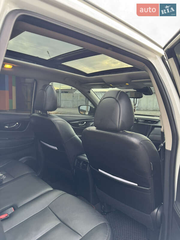 Внедорожник / Кроссовер Nissan Rogue 2017 в Харькове