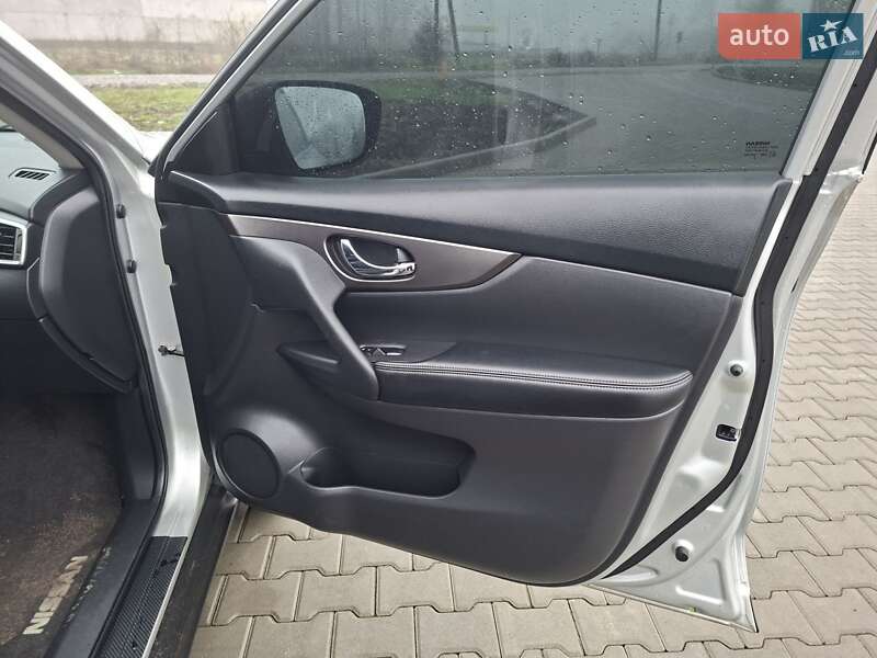 Внедорожник / Кроссовер Nissan Rogue 2015 в Врадиевке