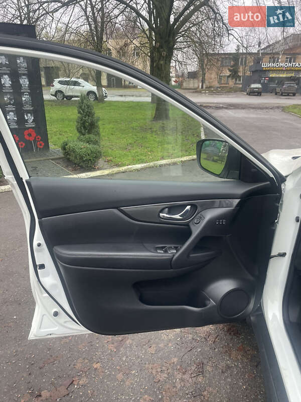 Внедорожник / Кроссовер Nissan Rogue 2018 в Ромнах