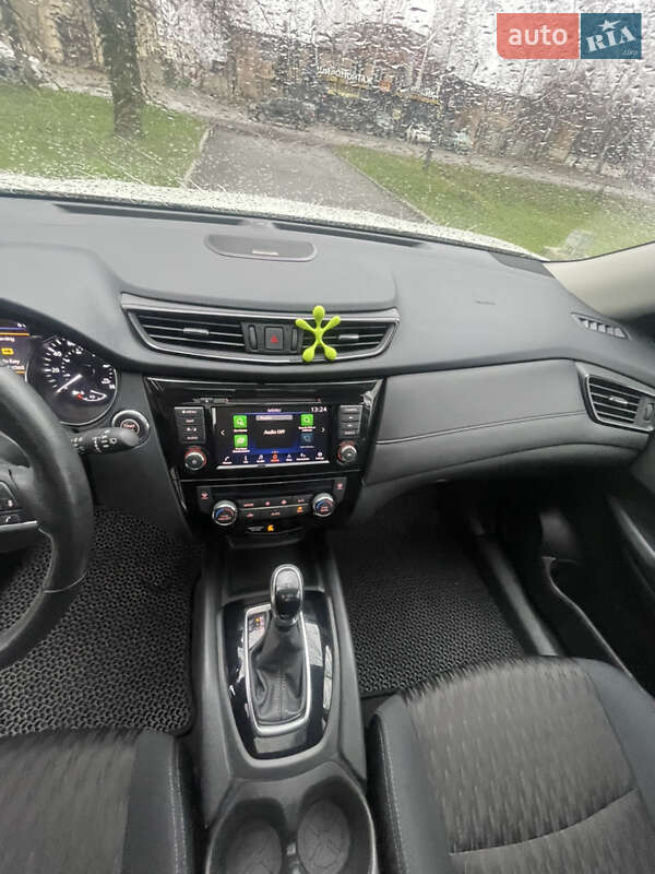 Внедорожник / Кроссовер Nissan Rogue 2018 в Ромнах