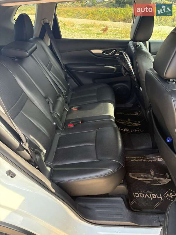 Позашляховик / Кросовер Nissan Rogue 2015 в Луцьку