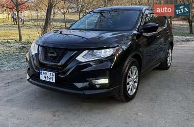 Внедорожник / Кроссовер Nissan Rogue 2017 в Киеве