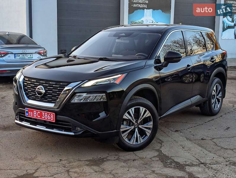 Внедорожник / Кроссовер Nissan Rogue 2021 в Ровно