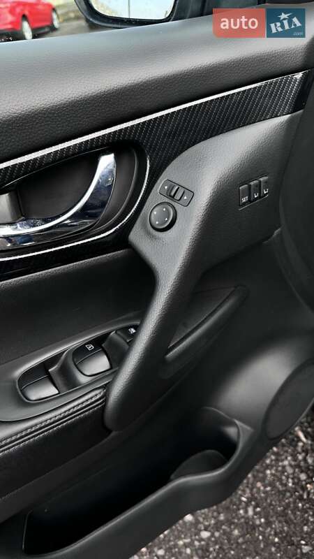 Внедорожник / Кроссовер Nissan Rogue 2017 в Харькове