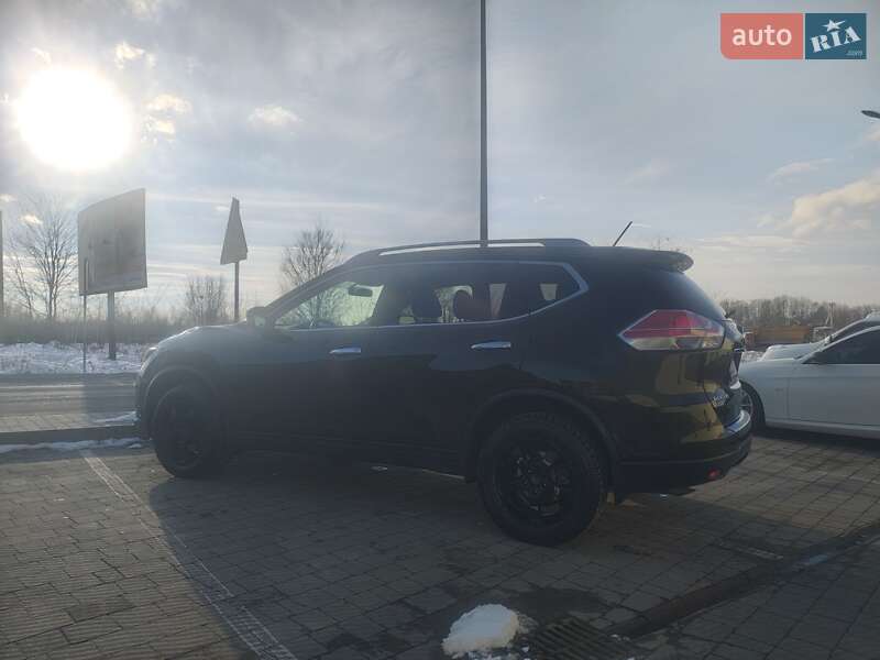 Внедорожник / Кроссовер Nissan Rogue 2016 в Львове