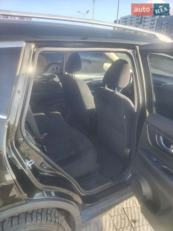 Внедорожник / Кроссовер Nissan Rogue 2016 в Львове