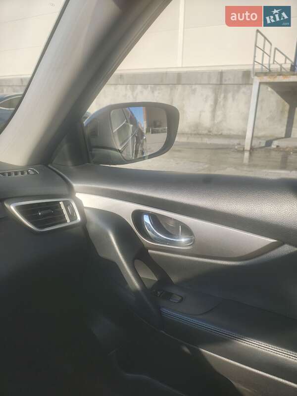 Внедорожник / Кроссовер Nissan Rogue 2016 в Львове